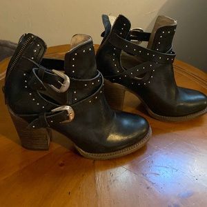 Women’s Firebird black leather ankle boots sz9
